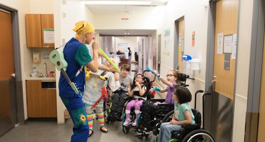 clowns with inpatient kids